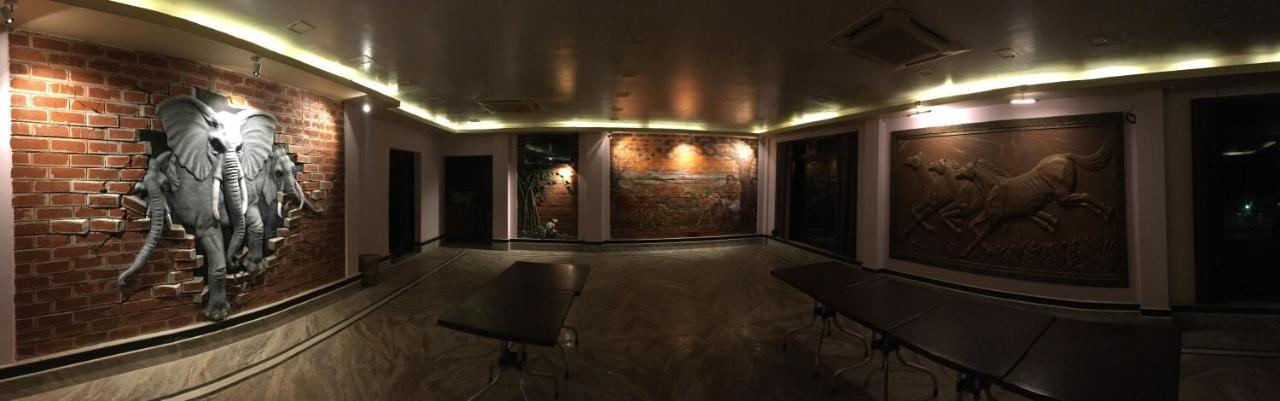 Whispering Woods Inn Bolpur Bagian luar foto
