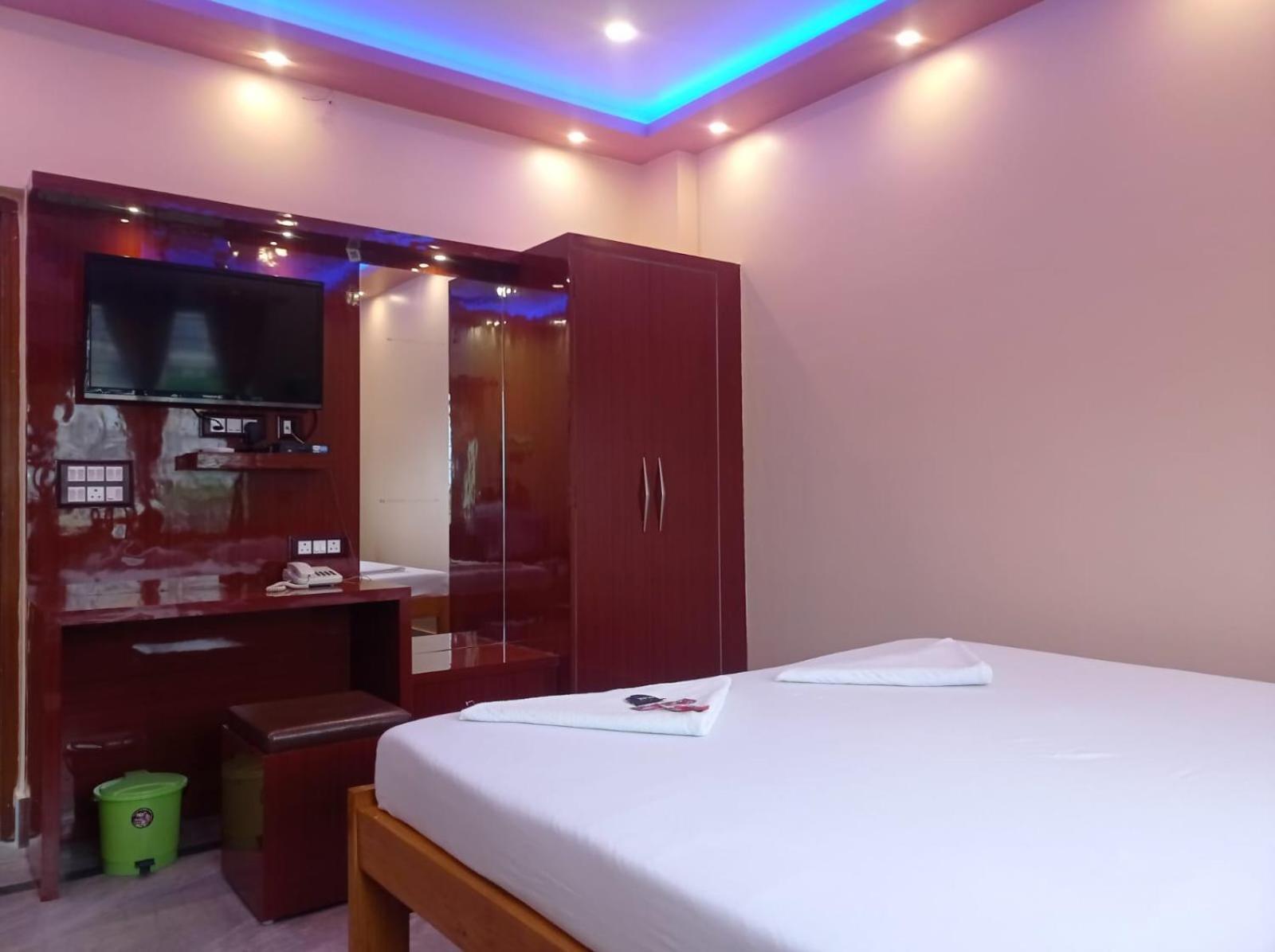Whispering Woods Inn Bolpur Bagian luar foto