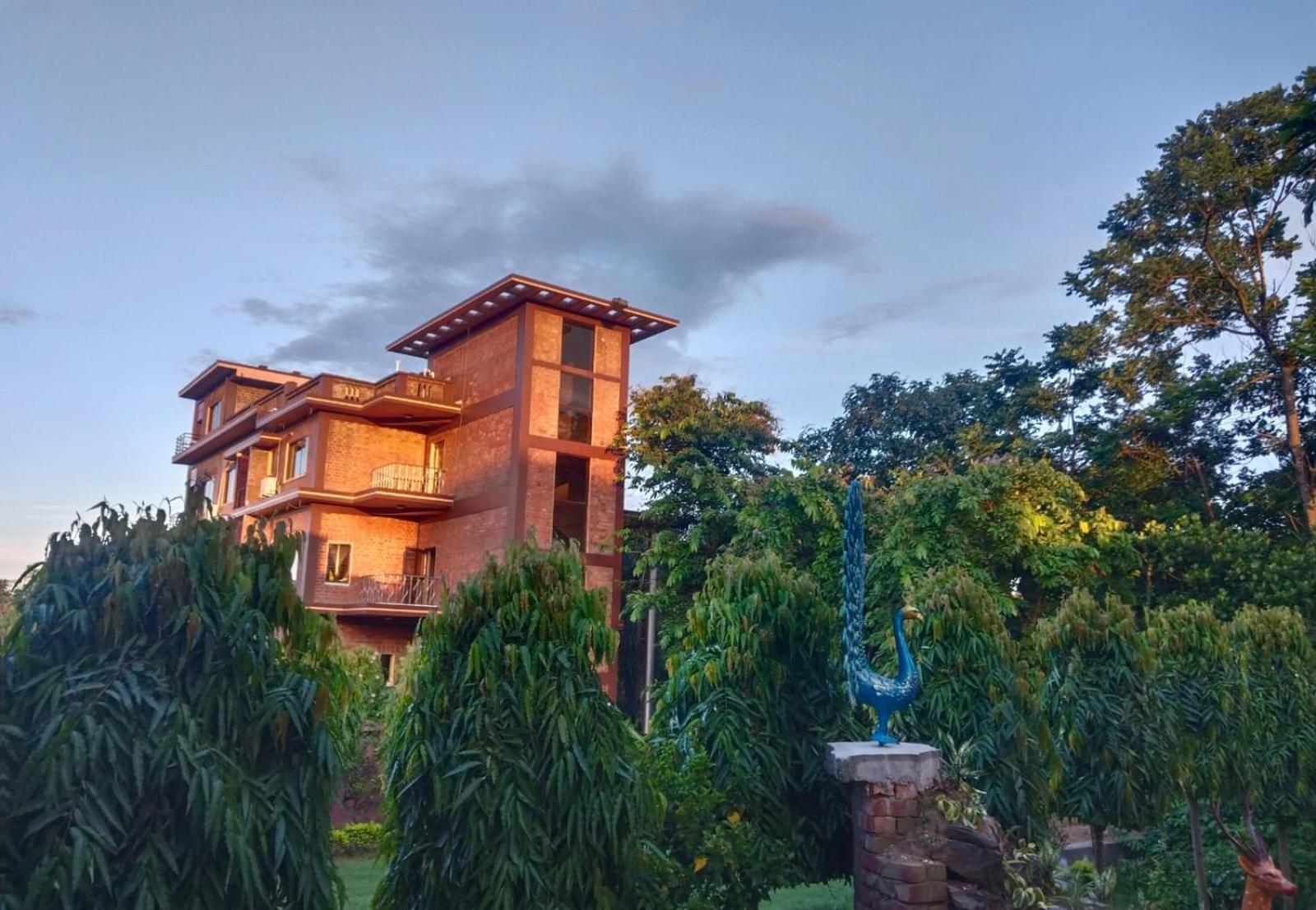 Whispering Woods Inn Bolpur Bagian luar foto