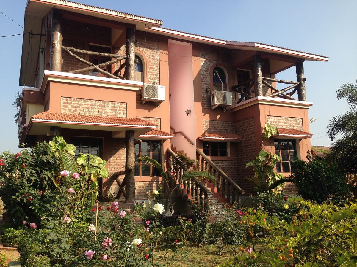 Whispering Woods Inn Bolpur Bagian luar foto