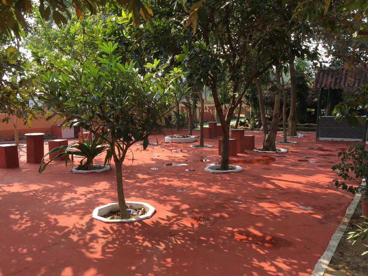Whispering Woods Inn Bolpur Bagian luar foto