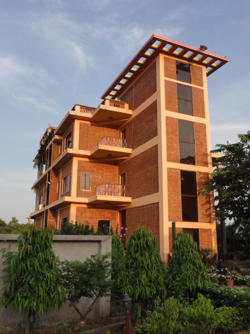 Whispering Woods Inn Bolpur Bagian luar foto